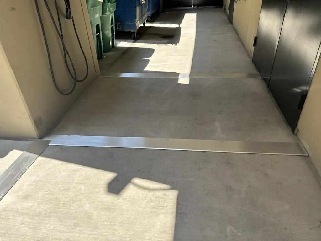 Concrete Walkway — Commercial